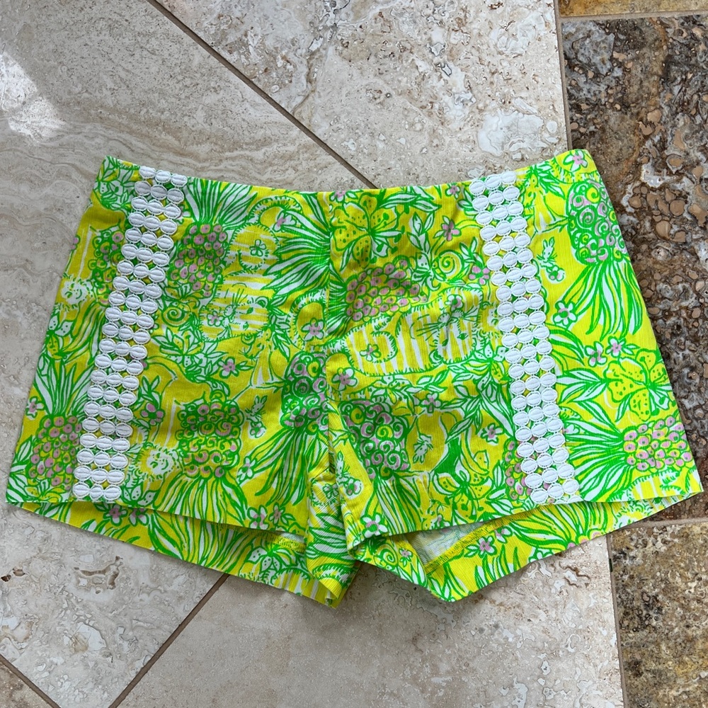 Lilly Pulitzer fitted shorts, Women’s size 6